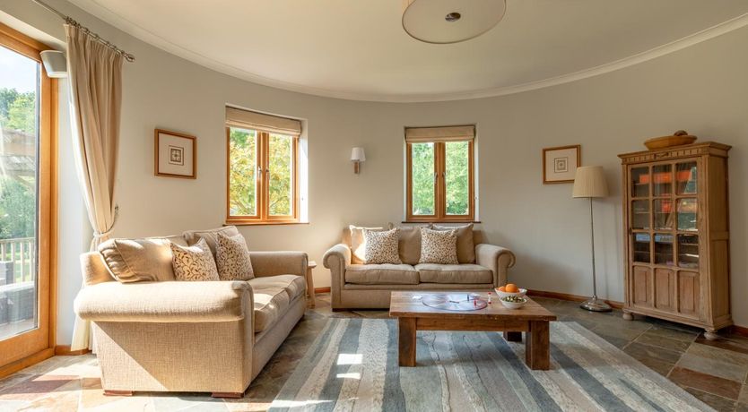 Photo of 5 Bed in Sissinghurst