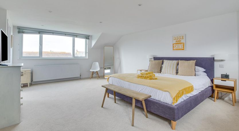 Photo of 6 Bed in Constantine Bay
