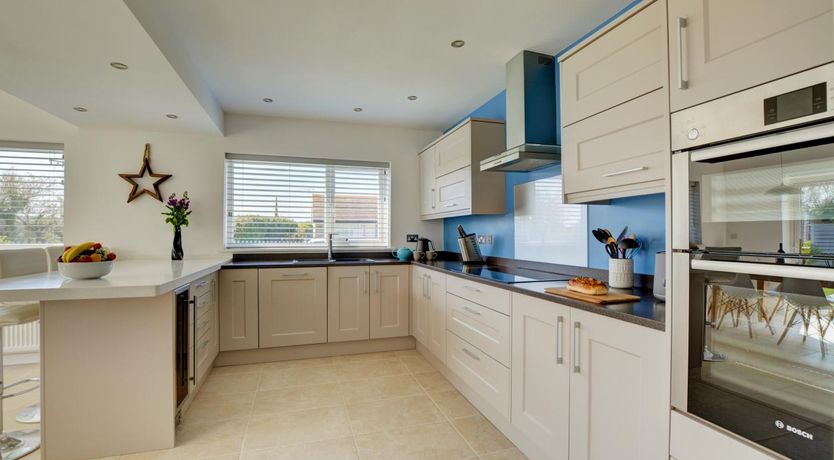 Photo of 6 Bed in Constantine Bay