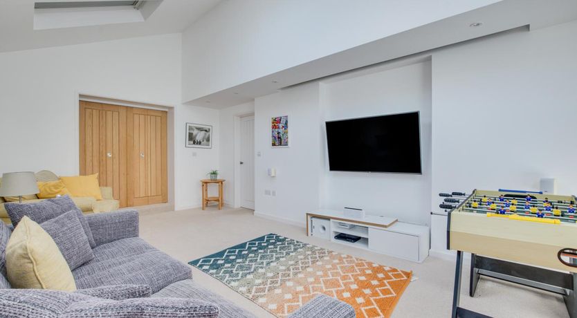 Photo of 6 Bed in Constantine Bay