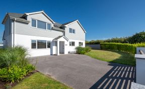 Photo of 6 Bed in Constantine Bay