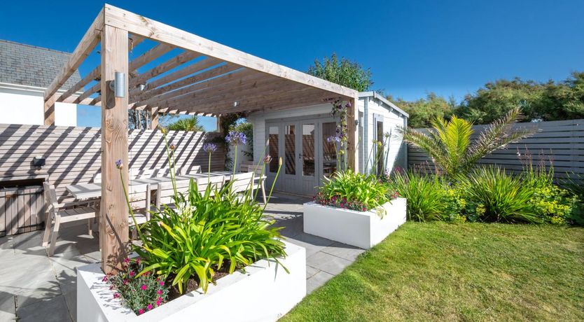 Photo of 6 Bed in Constantine Bay
