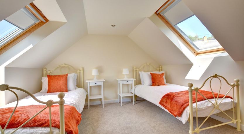 Photo of 5 Bed in Amroth