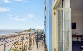 Photo of 2 Bed in Tenby