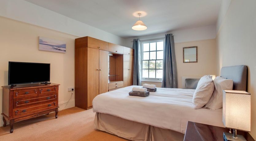 Photo of 3 Bed in Dartmouth