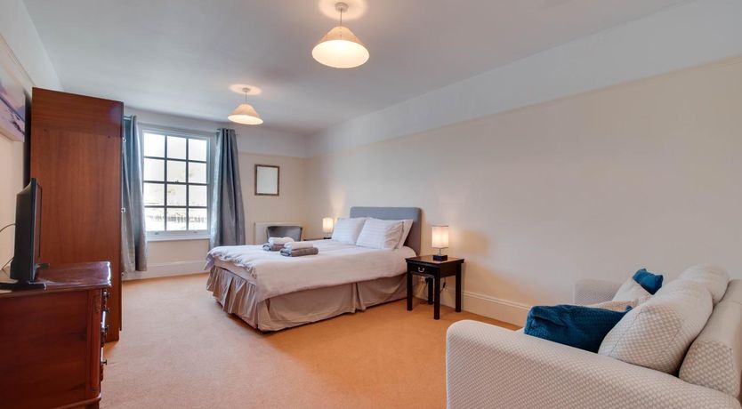 Photo of 3 Bed in Dartmouth