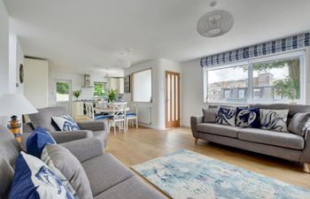 4 Bed in Ilfracombe Holiday Home