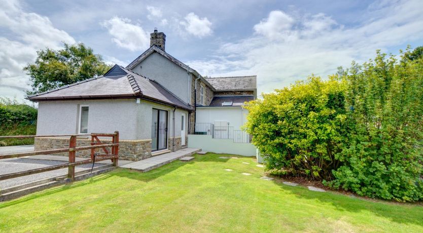 Photo of 2 Bed in Llandysul
