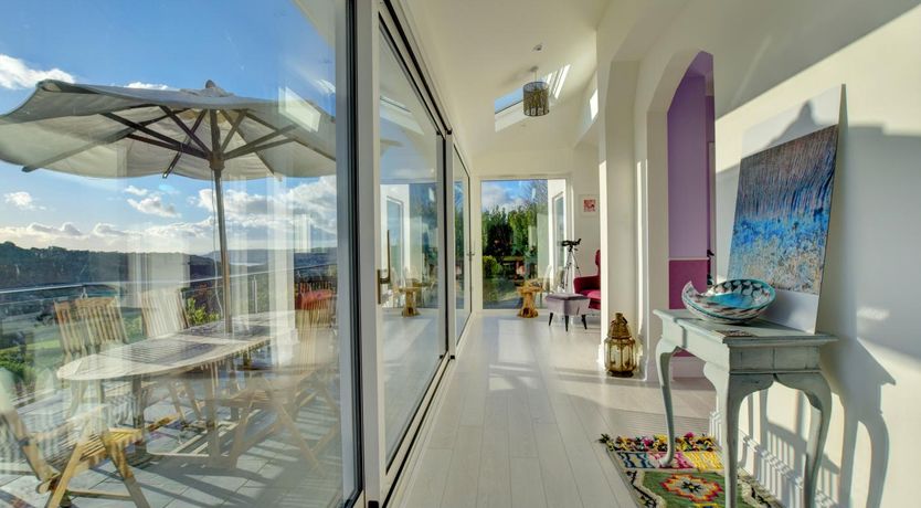 Photo of 4 Bed in Morcombelake