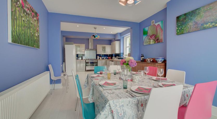 Photo of 4 Bed in Morcombelake