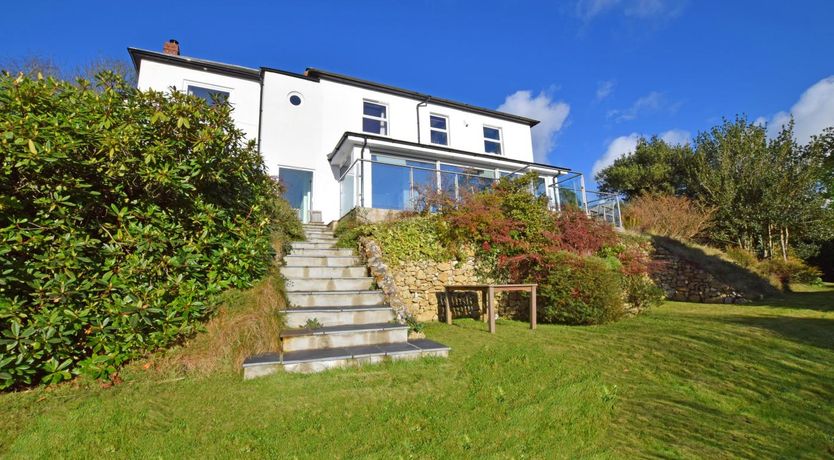 Photo of 4 Bed in Morcombelake