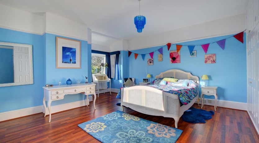 Photo of 4 Bed in Morcombelake