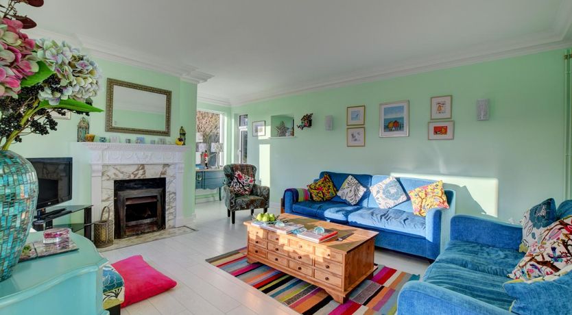 Photo of 4 Bed in Morcombelake