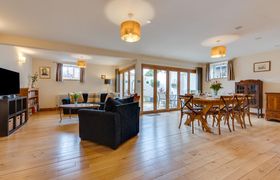 Photo of 3-bed-in-sandwich