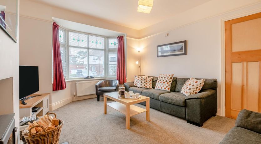 Photo of 5 Bed in Runswick Bay