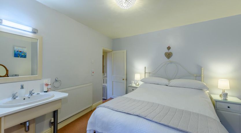 Photo of 3 Bed in Whitby