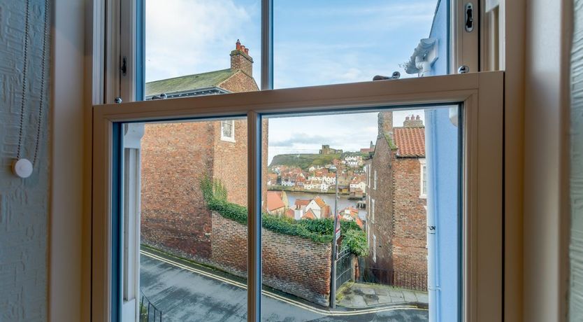 Photo of 3 Bed in Whitby