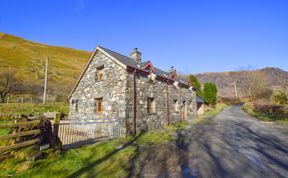 Photo of 3 Bed in Dinas Mawddwy
