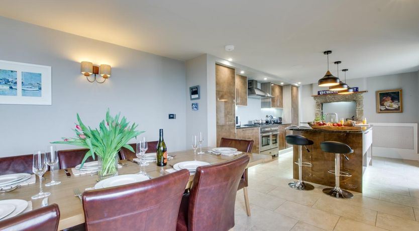 Photo of 4 Bed in Newlyn