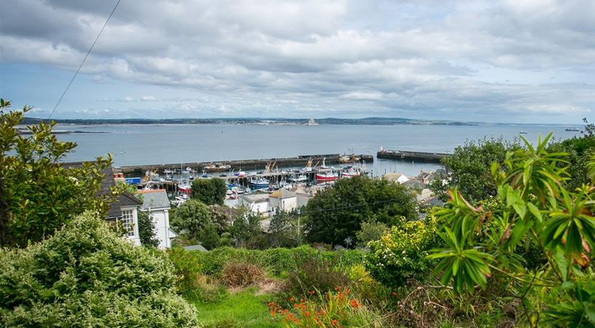 Photo of 4 Bed in Newlyn