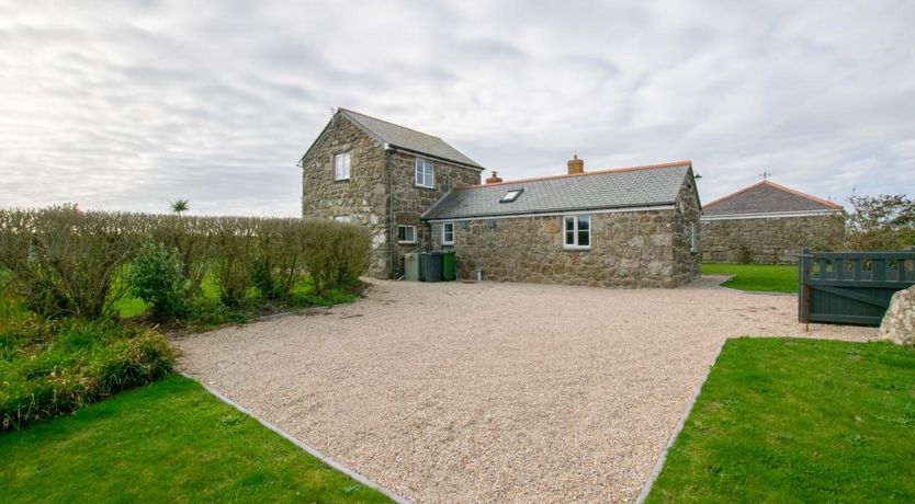 Photo of 3 Bed in Sennen