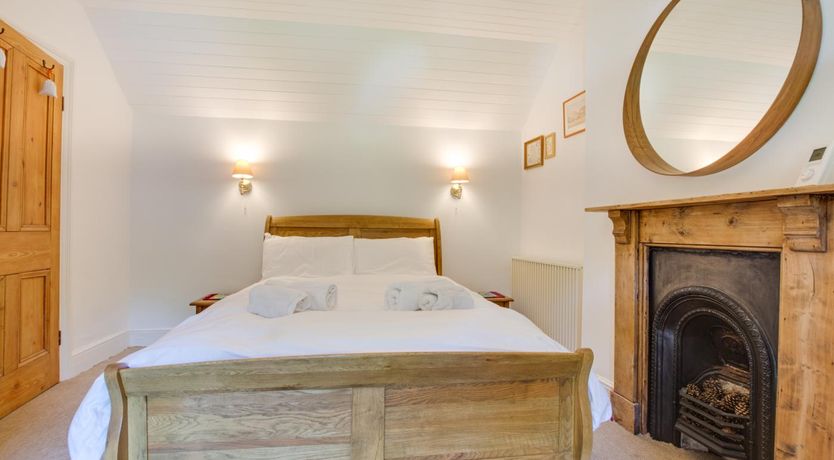 Photo of 2 Bed in Llangwm