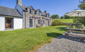 Photo of 2 Bed in Dolgellau