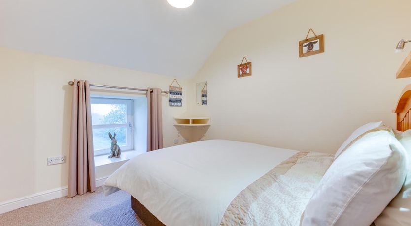 Photo of 3 Bed in Swansea Valley