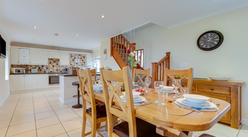 Photo of 3 Bed in Swansea Valley