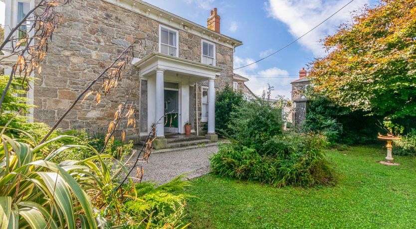 Photo of 7 Bed in Mousehole