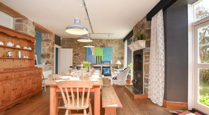 Photo of 7 Bed in Mousehole