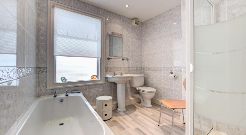 Photo of 2 Bed in Dartmouth