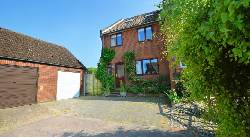 Photo of 3 Bed in Salthouse