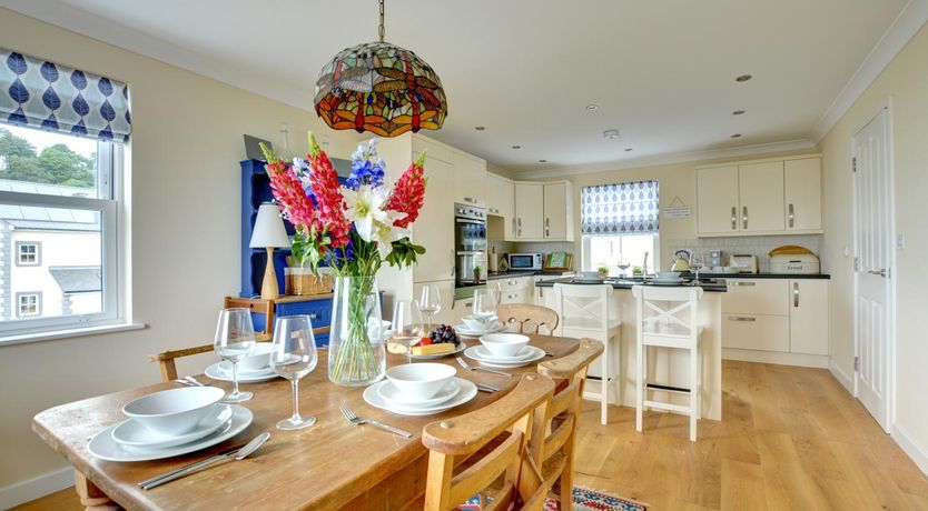 Photo of 5 Bed in Amroth