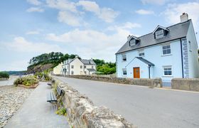 Photo of 5-bed-in-amroth-1