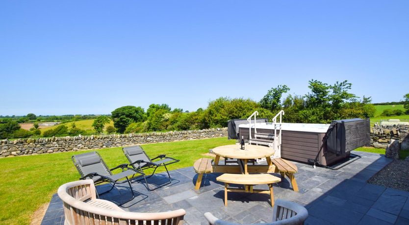 Photo of 4 Bed in Menai Bridge