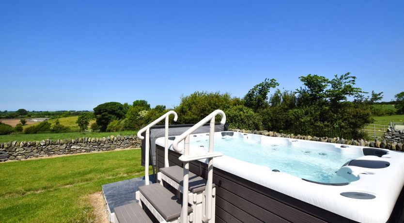 Photo of 4 Bed in Menai Bridge