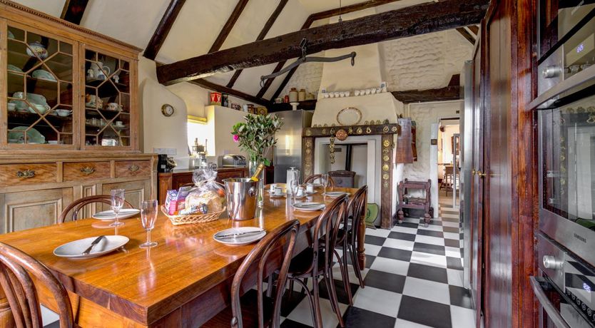 Photo of 6 Bed in Bacton