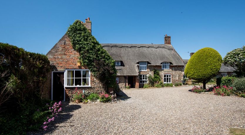 Photo of 6 Bed in Bacton