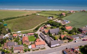 Photo of 6 Bed in Bacton