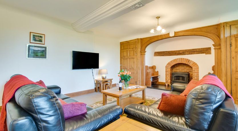 Photo of 5 Bed in Denbigh