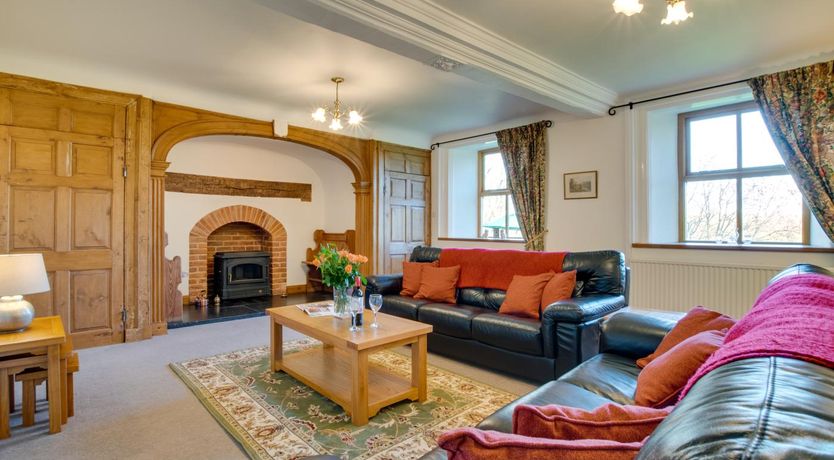 Photo of 5 Bed in Denbigh