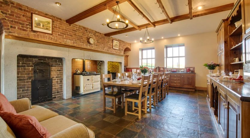 Photo of 5 Bed in Denbigh