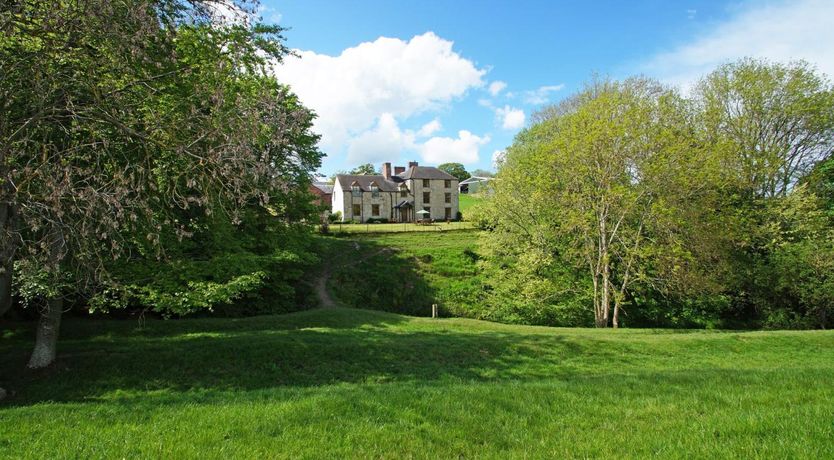 Photo of 5 Bed in Denbigh