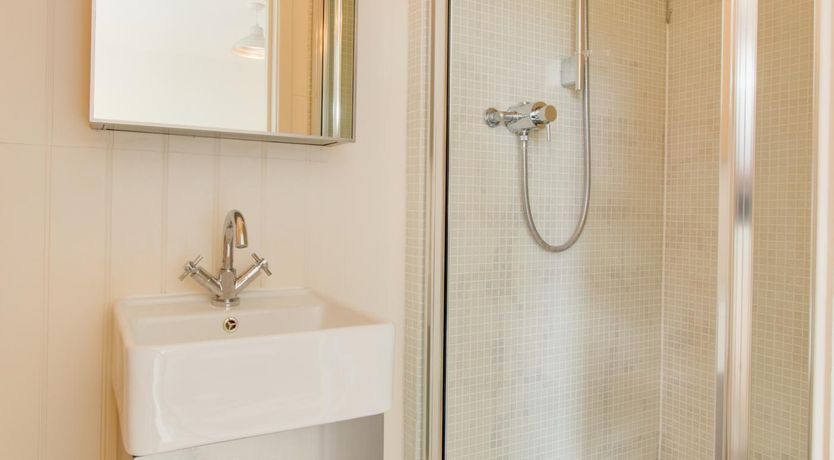 Photo of 6 Bed in Salthouse