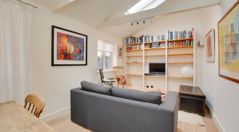 Photo of 6 Bed in Salthouse