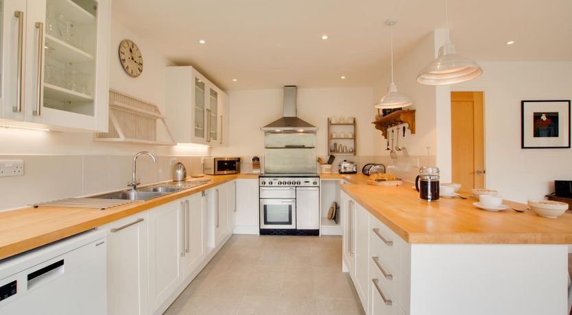 Photo of 6 Bed in Salthouse