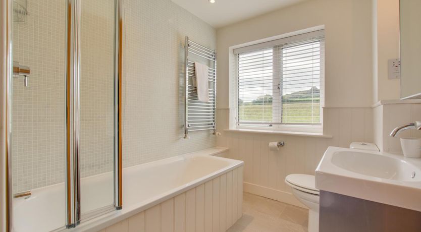 Photo of 6 Bed in Salthouse