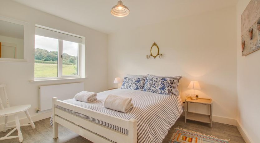 Photo of 6 Bed in Salthouse