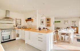 Photo of 6-bed-in-salthouse